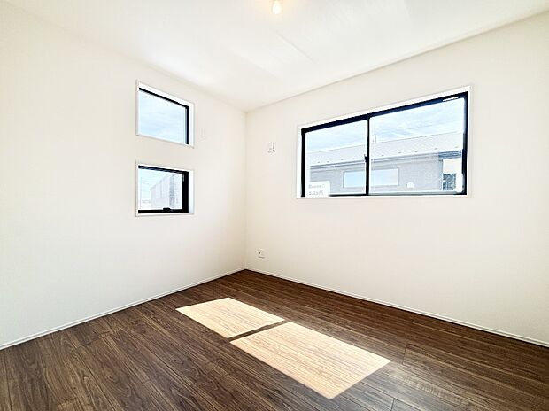 2面採光なので、明るく風通しも良く心地良い生活が送れます。