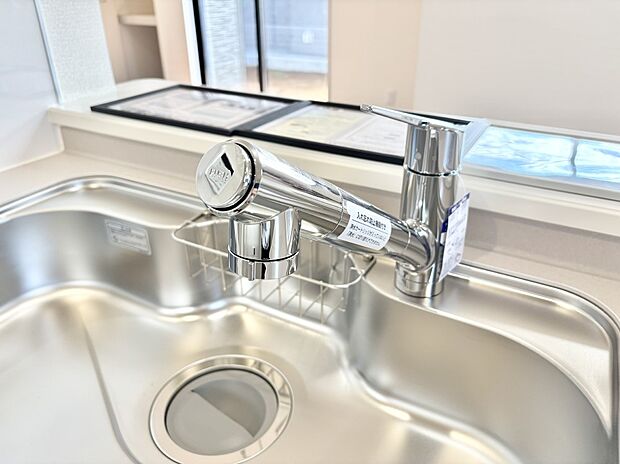 いつでも清潔なおいしいお水を。一つの水栓で水道水と浄水を使い分け。