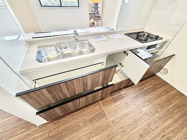 使いやすさを優先したスライド式収納タイプ！