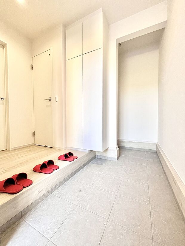 家族の帰宅やお客様をあたたかく迎える玄関  