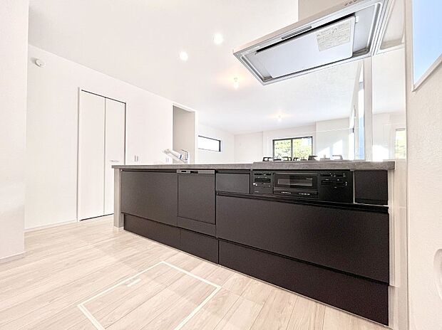 料理をしながらでもご家族との会話を楽しめる対面キッチン