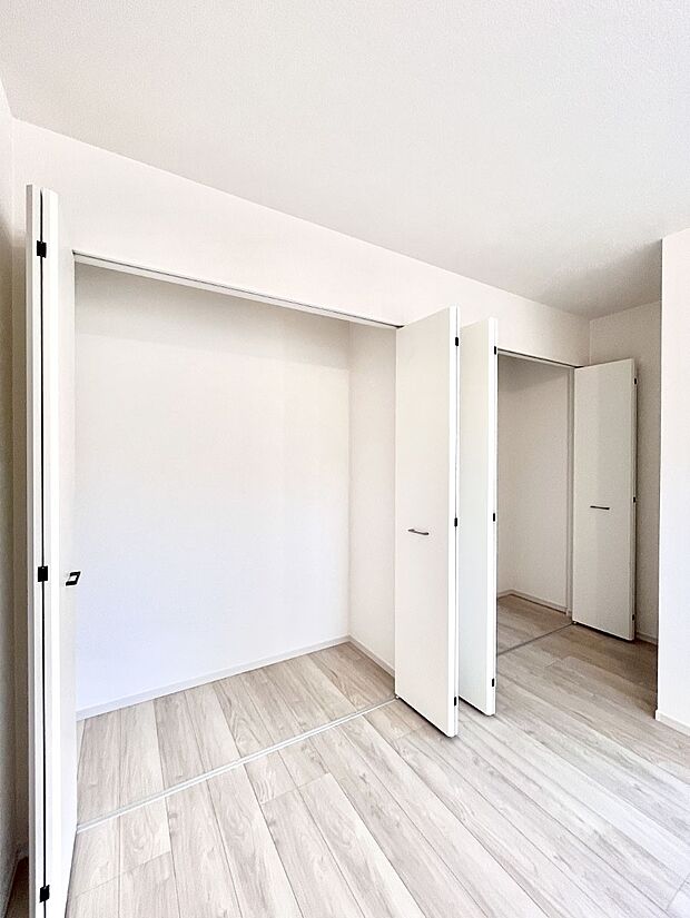 たっぷりの収納スペースで快適に暮らせそう 