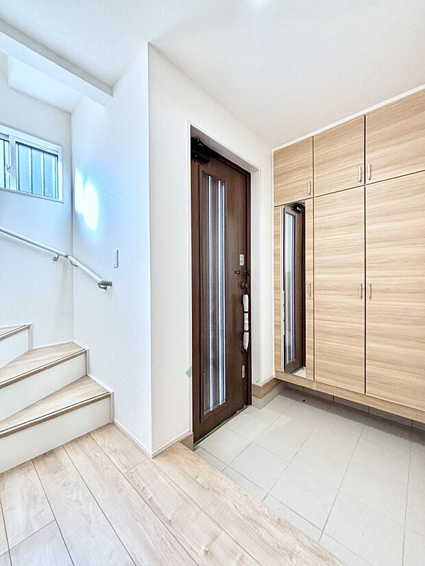 家族の帰宅やお客様をあたたかく迎える玄関  