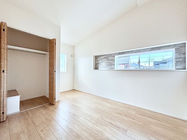 窓からのやさしい光が心地よいプライベートルーム  