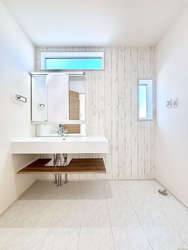 清潔感のある快適空間です。毎日の身支度も気持ち良くお使い頂けます。 