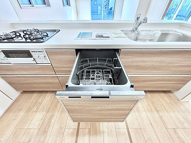 面倒なお片づけは食洗機にお任せ！家事の負担が減って、時間にも気持ちにもゆとりができます。