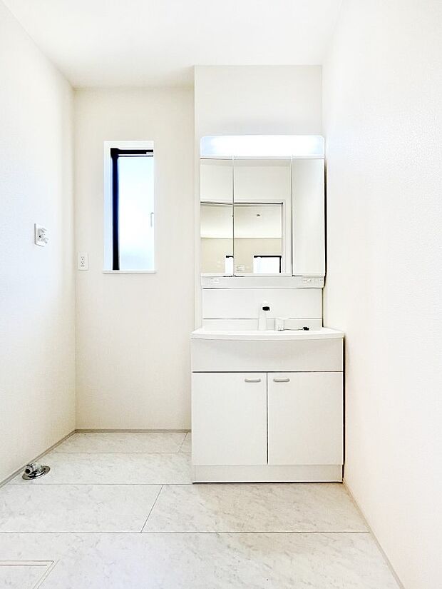 収納力と機能性に優れた洗面化粧台