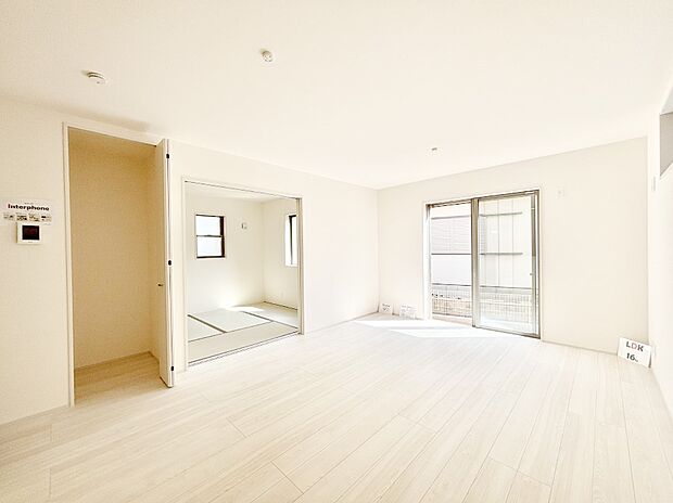 家族の笑顔が自然と生まれてくる、そんな雰囲気のダイニングに仕上がっています。