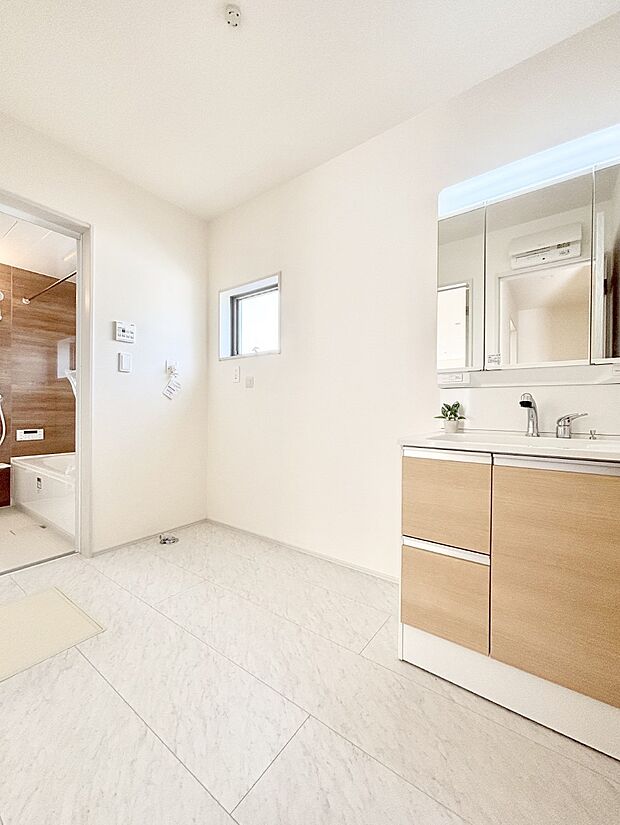 広々とゆとりのあるランドリースペース。