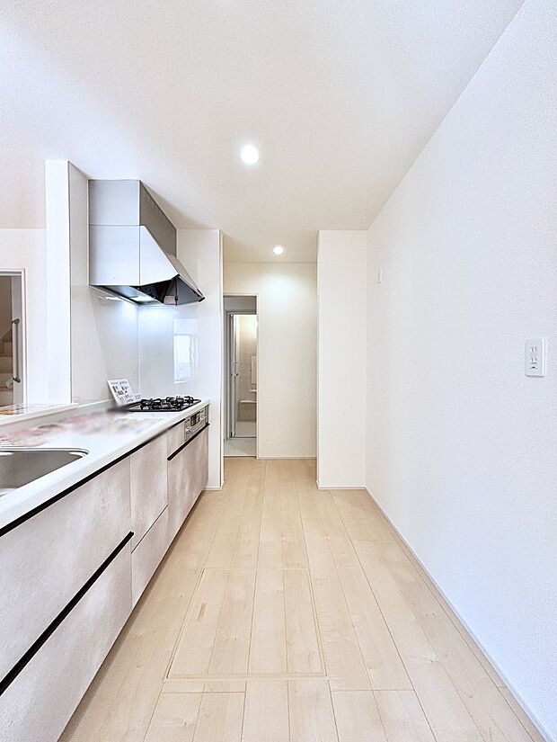 料理をしながらでもご家族との会話を楽しめる対面キッチン