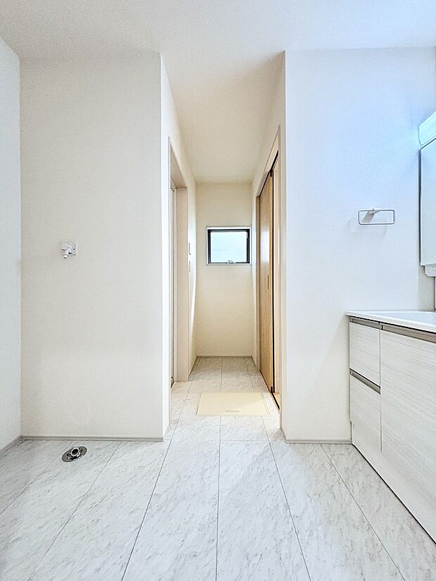 清潔感のある快適空間です。毎日の身支度も気持ち良くお使い頂けます。 