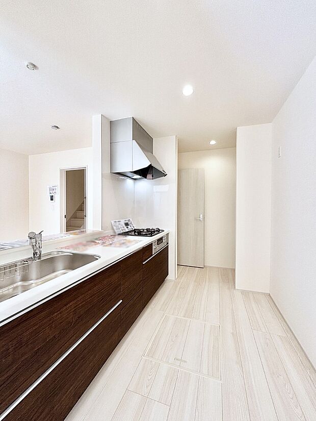 料理をしながらでもご家族との会話を楽しめる対面キッチン