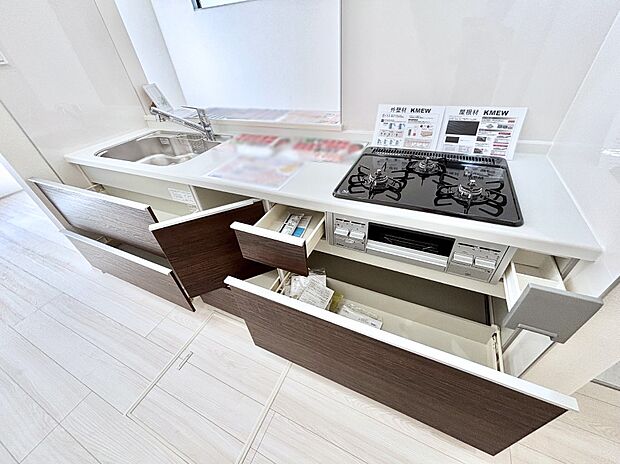 使いやすさを優先したスライド式収納タイプ！