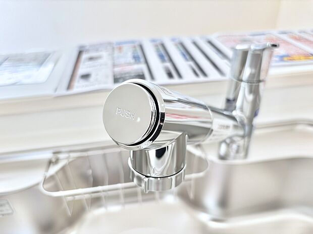 いつでも清潔なおいしいお水を。一つの水栓で水道水と浄水を使い分け。