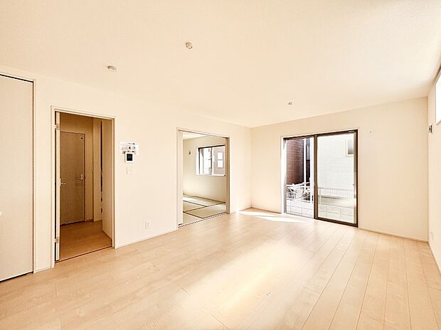 家族の笑顔が自然と生まれてくる、そんな雰囲気のダイニングに仕上がっています。