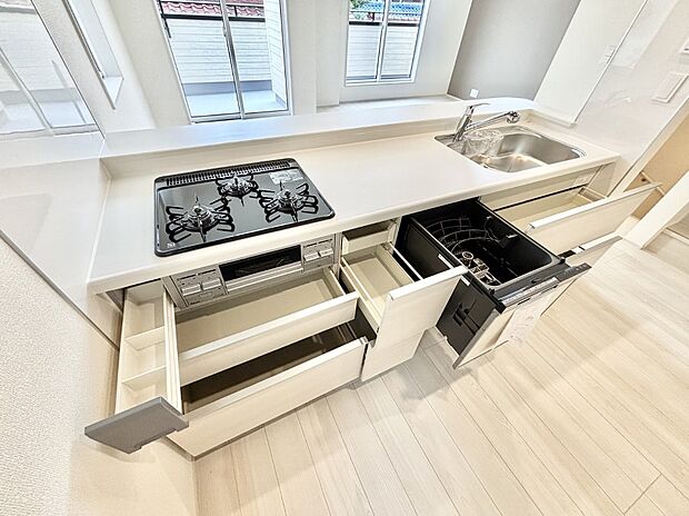 使いやすさを優先したスライド式収納タイプ！