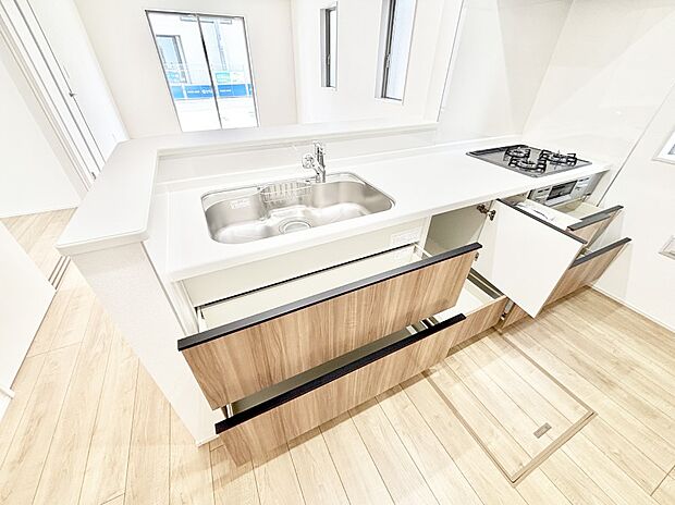 使いやすさを優先したスライド式収納タイプ！