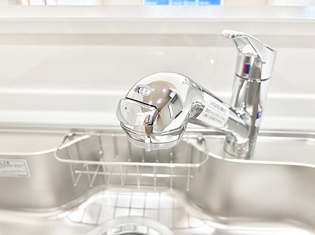 いつでも清潔なおいしいお水を。一つの水栓で水道水と浄水を使い分け。