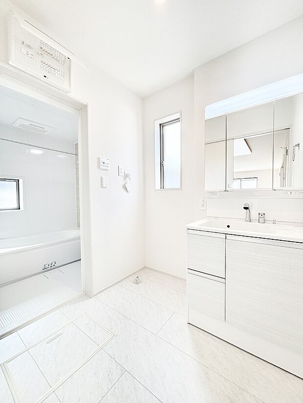 広々とゆとりのあるランドリースペース。  