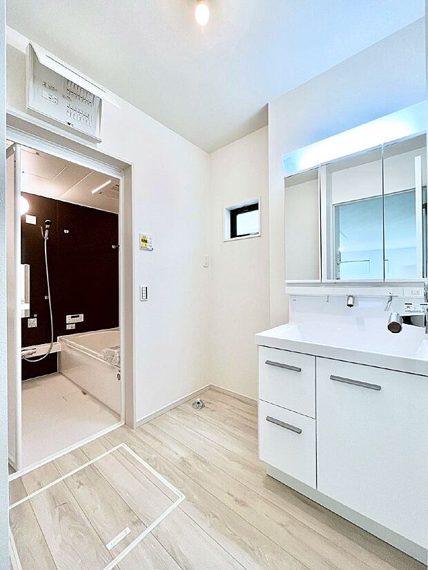 広々とゆとりのあるランドリースペース。