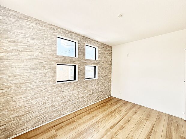 窓からのやさしい光が心地よいプライベートルーム  