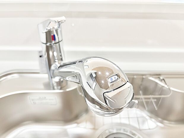 いつでも清潔なおいしいお水を。一つの水栓で水道水と浄水を使い分け。