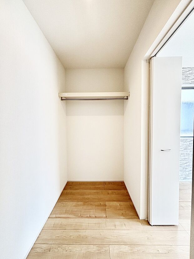 ウォークインクローゼットの活用で生活空間スッキリ  