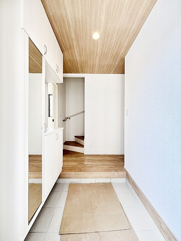 家族の帰宅やお客様をあたたかく迎える玄関  