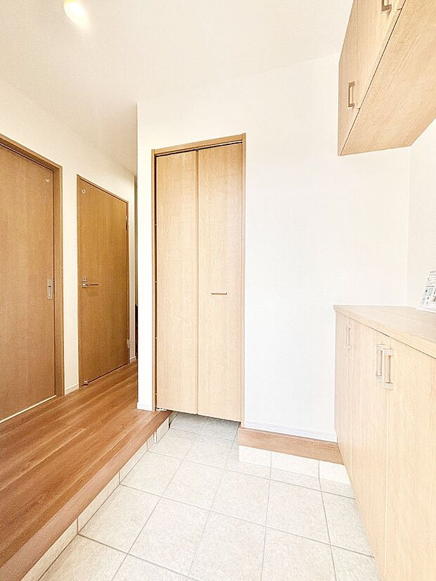 窮屈さを感じさせない広々玄関!