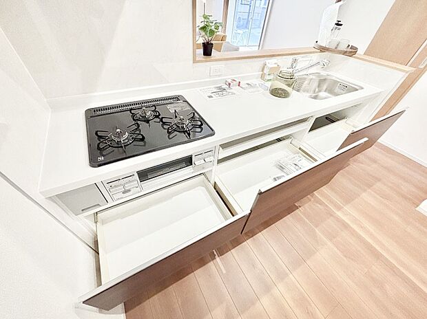 使いやすさを優先したスライド式収納タイプ!