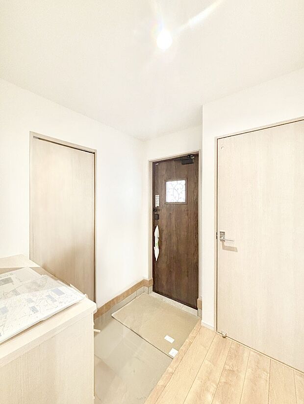 明るい玄関はお客様をお出迎えするのにぴったりです!