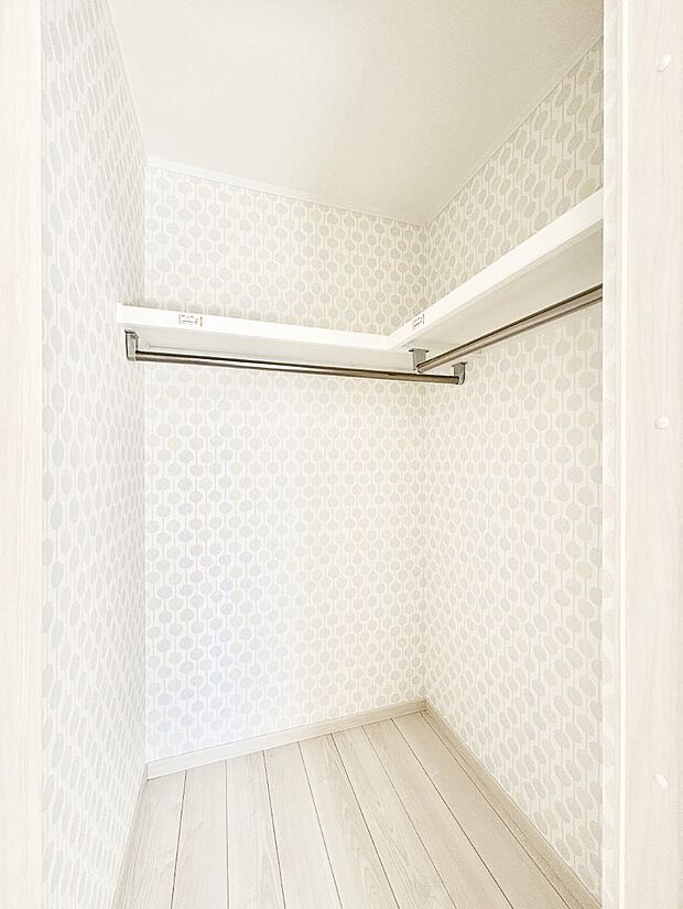 ウォークインクローゼットの活用で生活空間スッキリ  