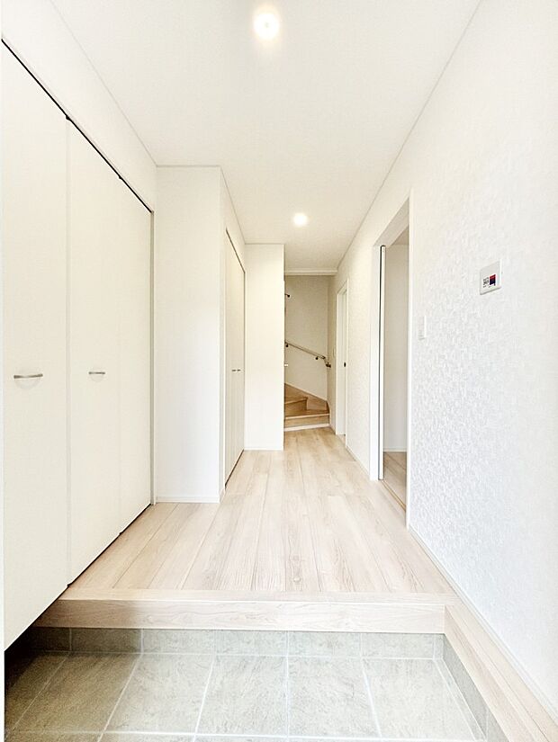 ご家族やお客様を気持ちよくお出迎えできる穏やかな雰囲気の玄関です。