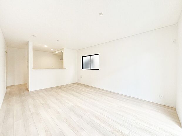 穏やかな陽だまりに包まれる、居心地の良いリビングで家族団らん!