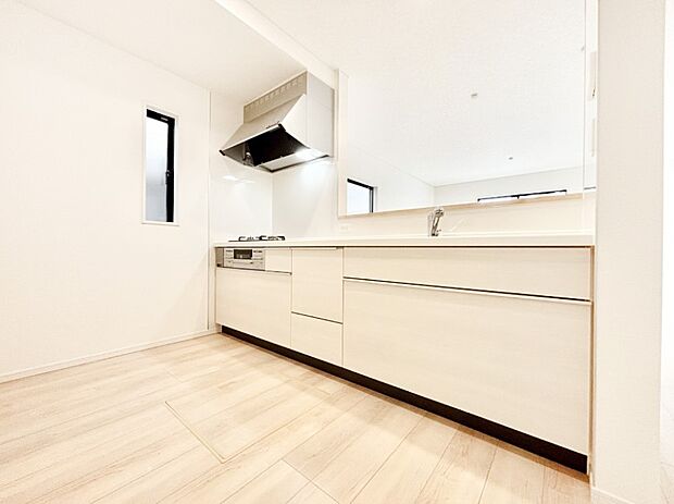 ゆとりあるキッチンスペースでお料理や食後の後片付けもスムーズに!