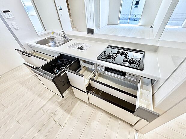 使いやすさを優先したスライド式収納タイプ！