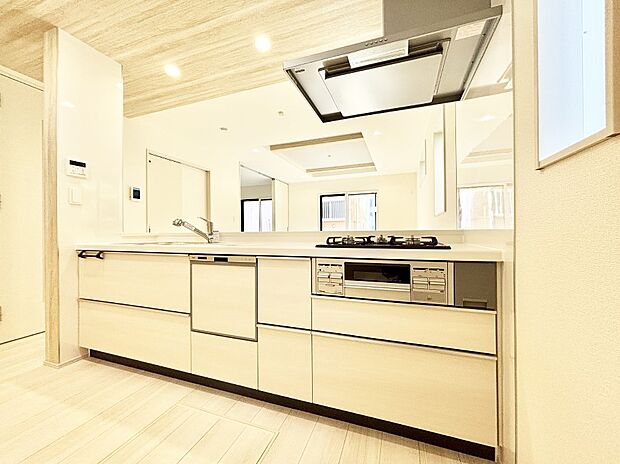 広々とした使い勝手の良いキッチンで日々のお料理も楽しくなりそう