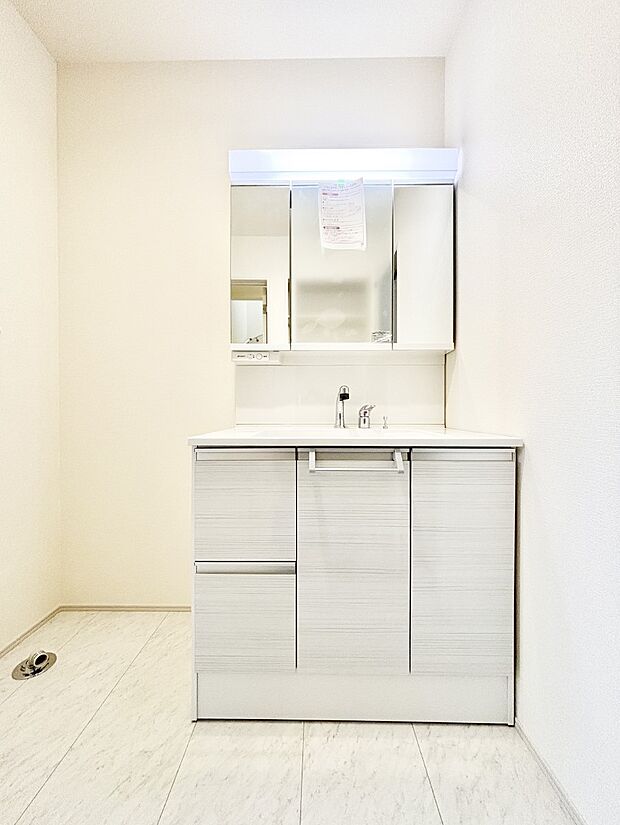 収納力と機能性に優れた洗面化粧台