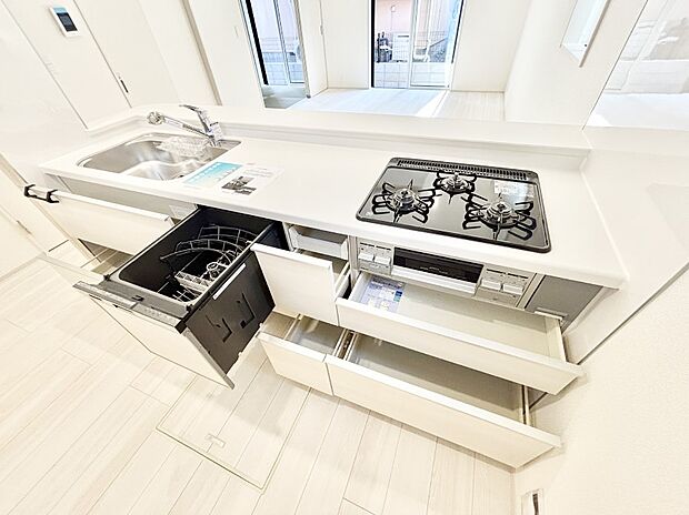 使いやすさを優先したスライド式収納タイプ！