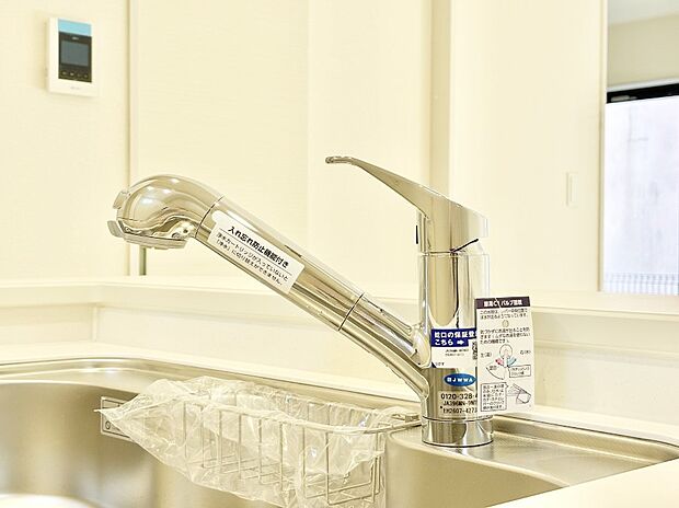 いつでも清潔なおいしいお水を。一つの水栓で水道水と浄水を使い分け。