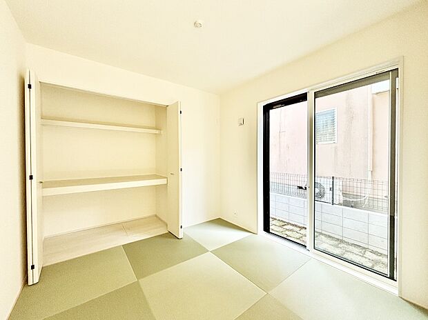 リビング隣接の和室は毎日の暮らしに癒しと安らぎをもたらしてくれます