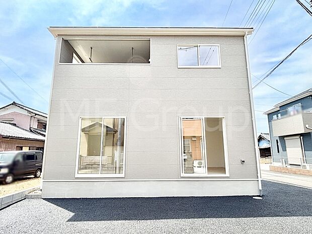 洗練された外観、上質な住空間が広がる室内は永く安心して過ごせる住居です。 