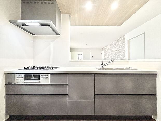 料理をしながらでもご家族との会話を楽しめる対面キッチン