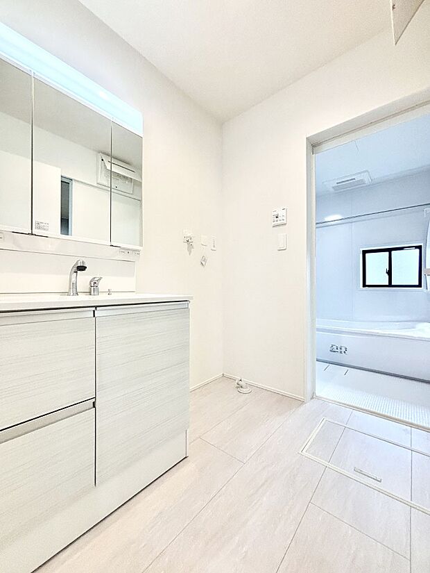 清潔感のある快適空間です。毎日の身支度も気持ち良くお使い頂けます。 