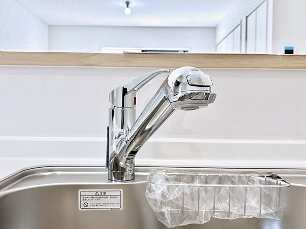 いつでも清潔なおいしいお水を。一つの水栓で水道水と浄水を使い分け。