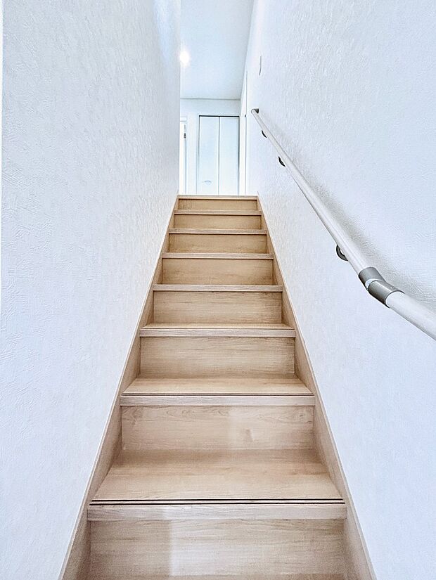 安全性を考慮し階段には手すりを設置しています