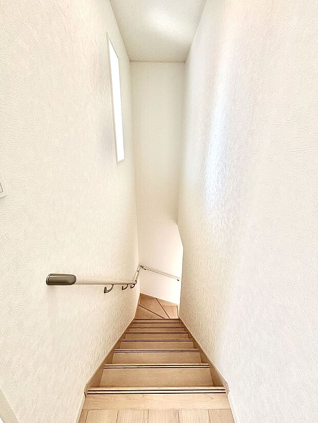安全性を考慮し階段には手すりを設置しています