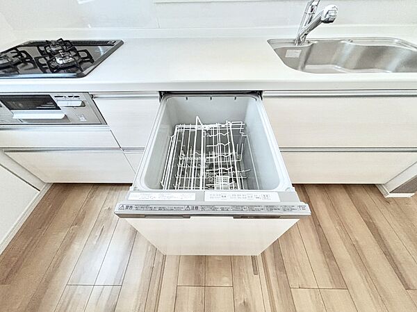面倒なお片づけは食洗機にお任せ！家事の負担が減って、時間にも気持ちにもゆとりができます。