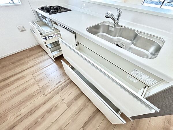 使いやすさを優先したスライド式収納タイプ！