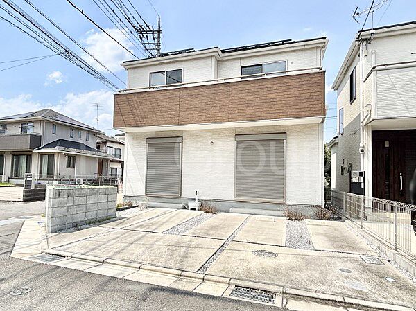 洗練された外観、上質な住空間が広がる室内は永く安心して過ごせる住居です。